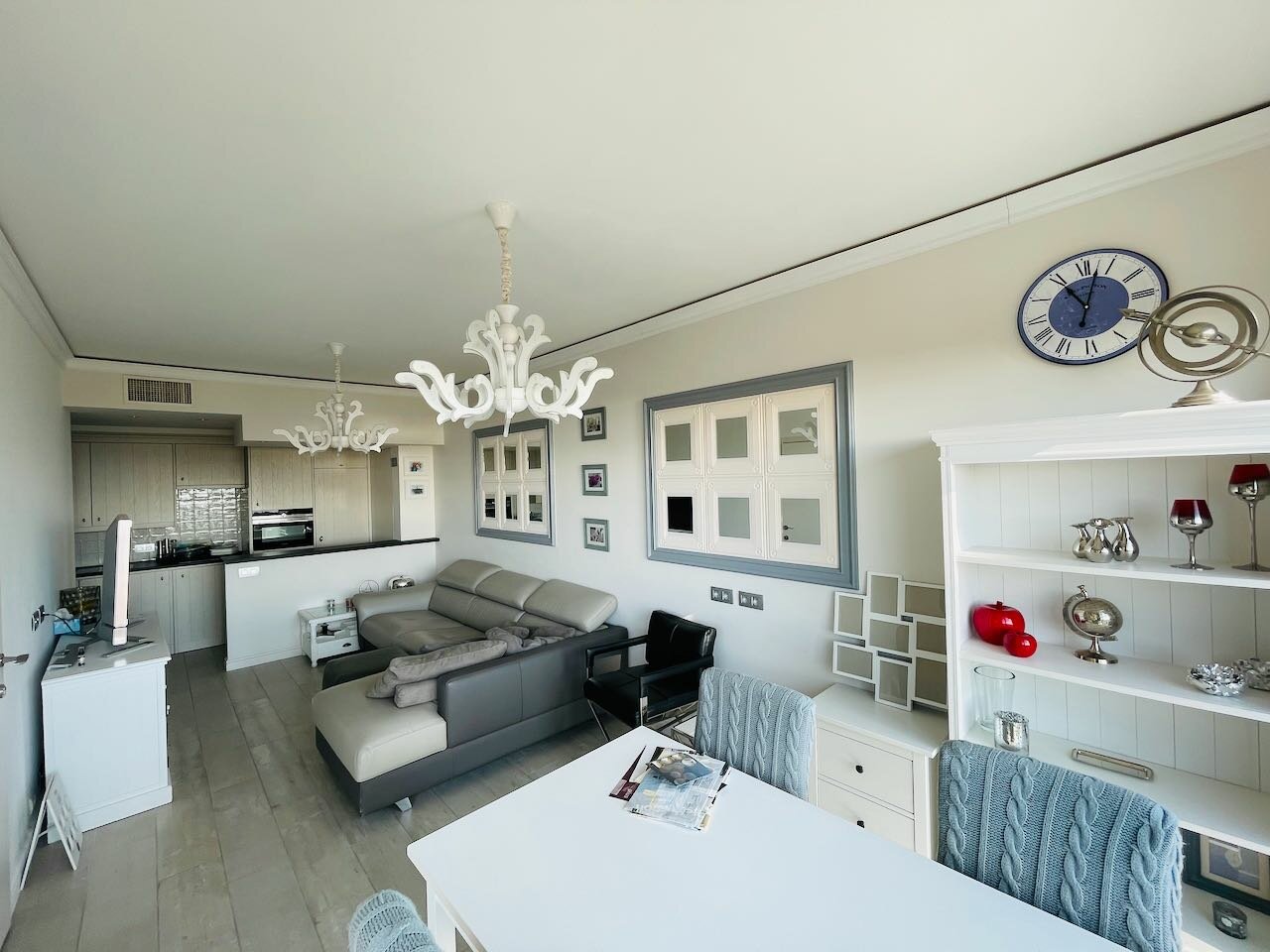 APARTMENT MILLENIUM : 4/9