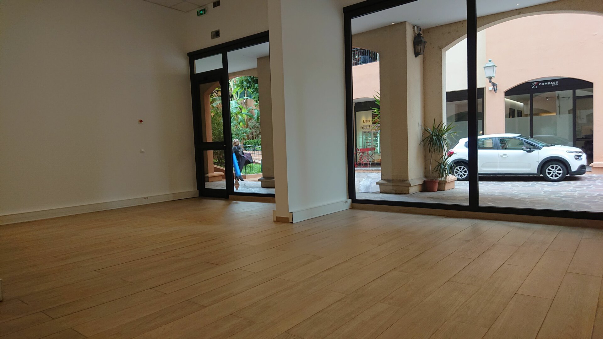 BOTTICELLI COMMERCIAL PREMISES : 4/5