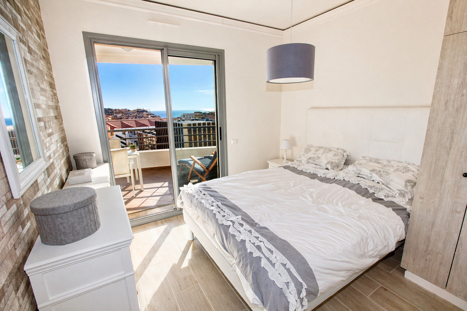 APPARTEMENT MILLENIUM : 4/9