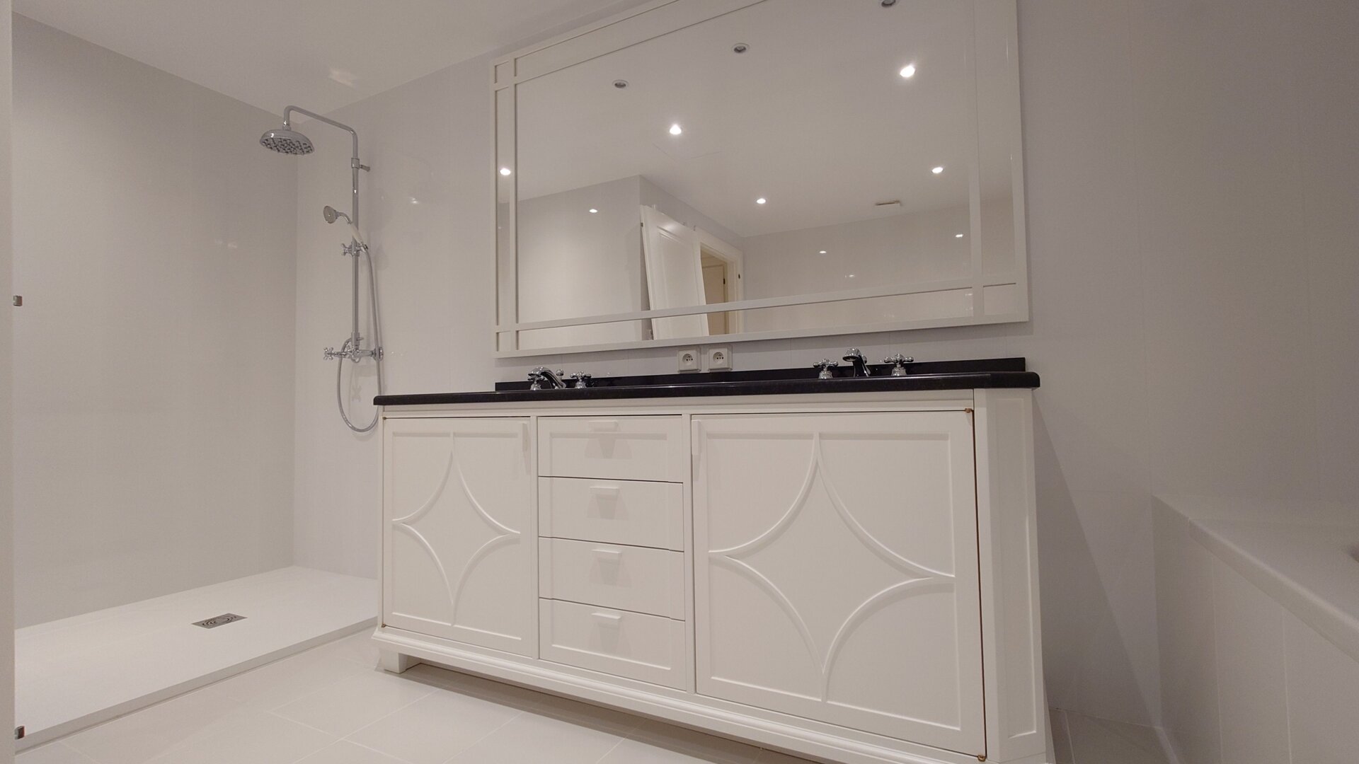 MEMMO CENTER - APPARTEMENT D'EXCEPTION : 11/13